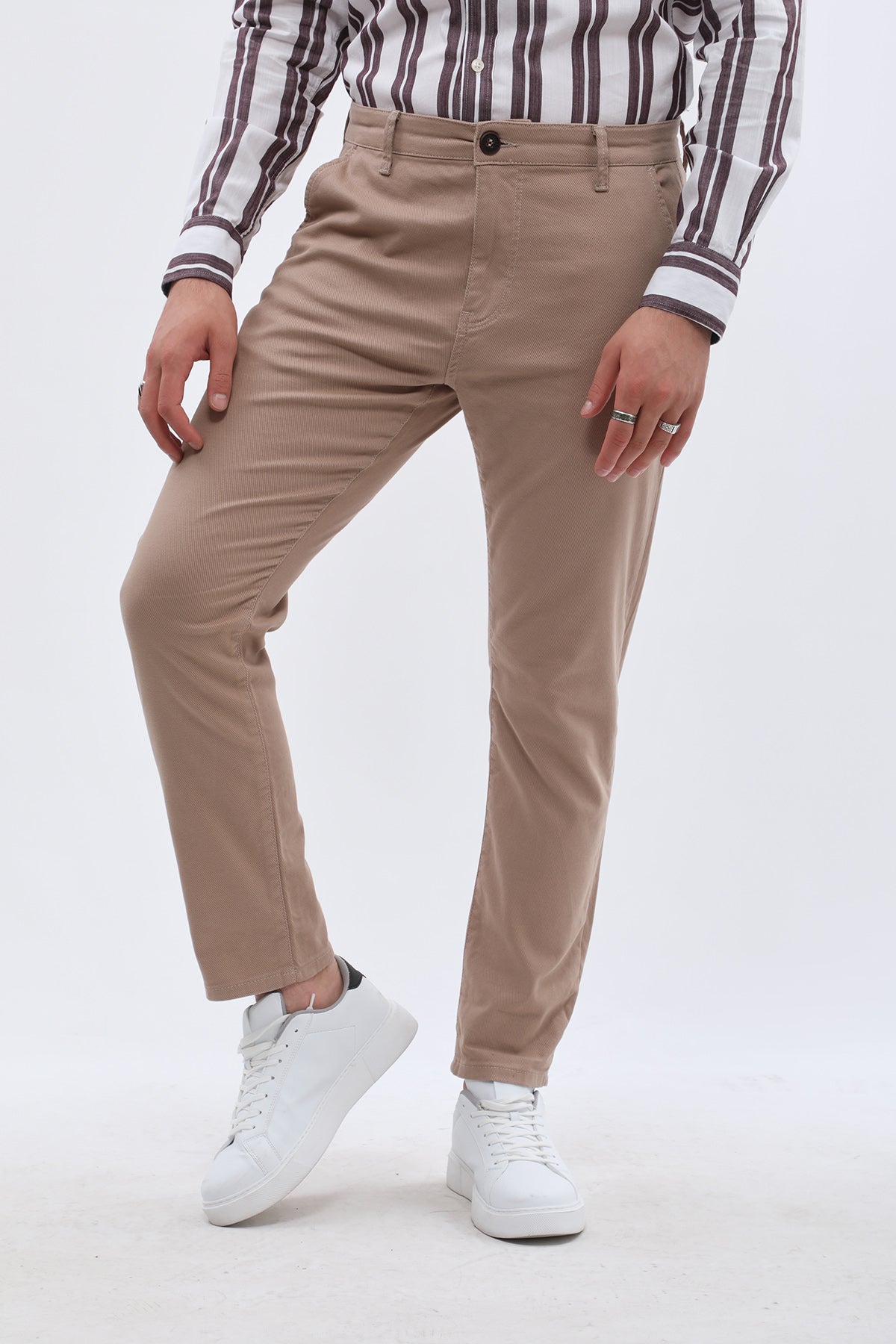 بنطلون جينزبرو قطني بقصّة Slim Fit Chino - لون بني