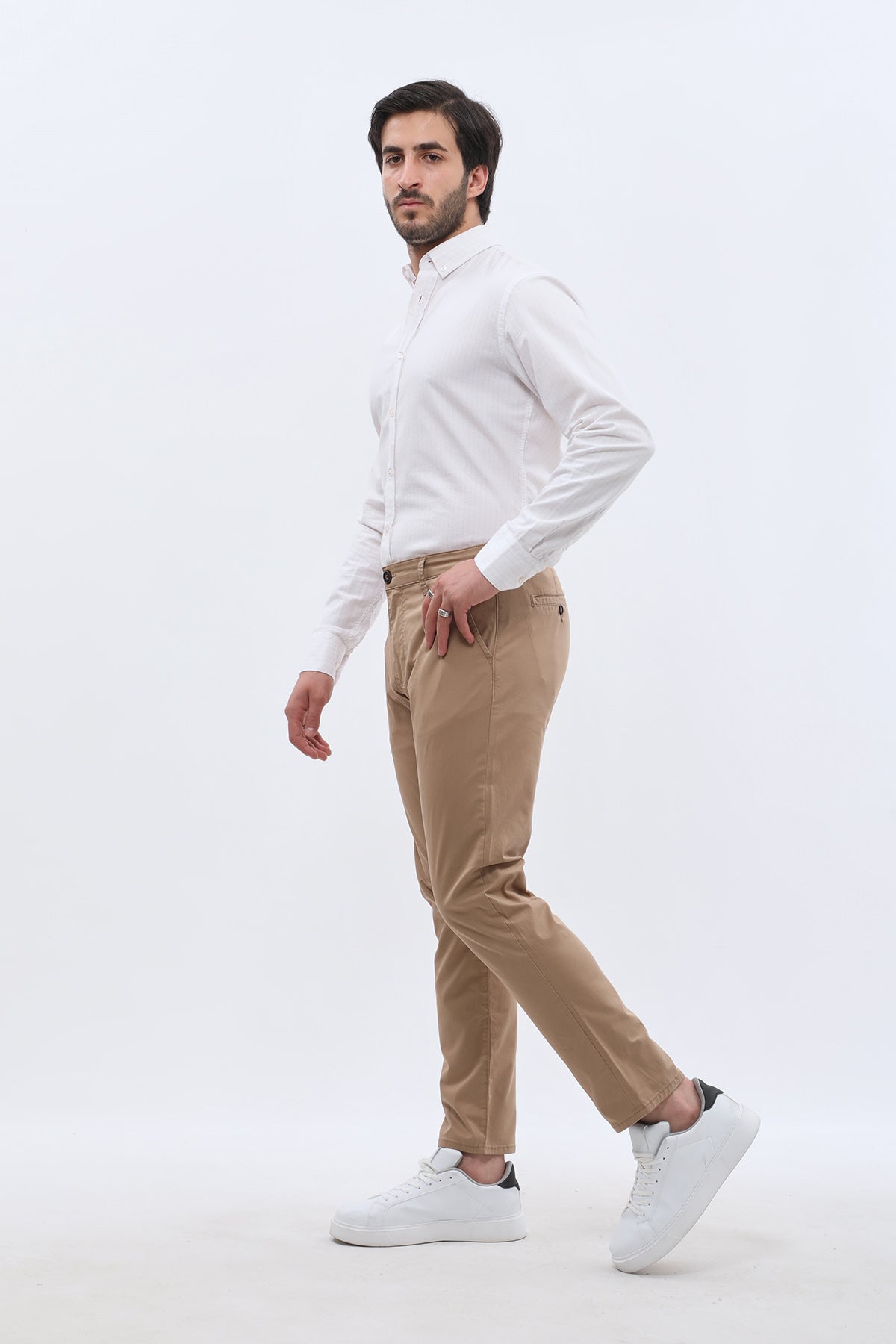 بنطلون جينزبرو قطني بقصّة Slim Fit Chino - لون بني